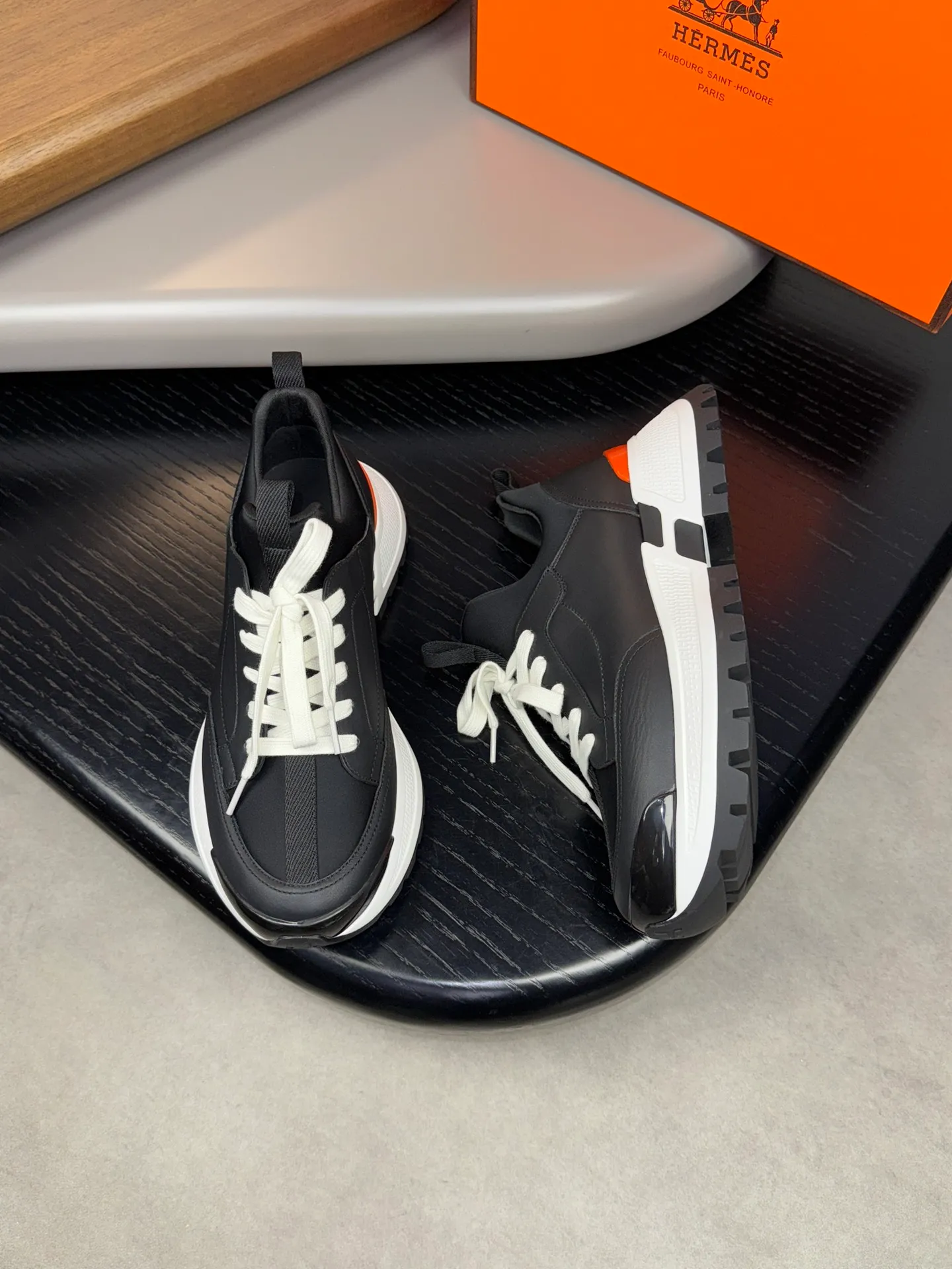 Men's men's shoes 💰580 [New style] 💑💑 [HERMES] Hermès - High-end quality original 🔍🔍🔍 casual sports shoes - Upper: 🔝Nappa calfskin, high-grade elastic cloth, brand webbing - Lining: elastic cloth, foot pad; water-dyed cowhide - Outsole: ultra-light TPU foam rubber; two-color molded outsole -Ultra-high quality control and fine workmanship: outstanding (high-end, extravagance, grade) -Size: 39-44 (38, 45, can be customized)